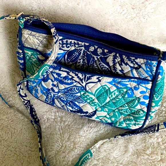 Vera Bradley Crossbody - Picture 4 of 5